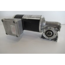 135 RPM 0,09 kW M2 4.39 Nm Asmaat 15 mm  . UNUSED 
